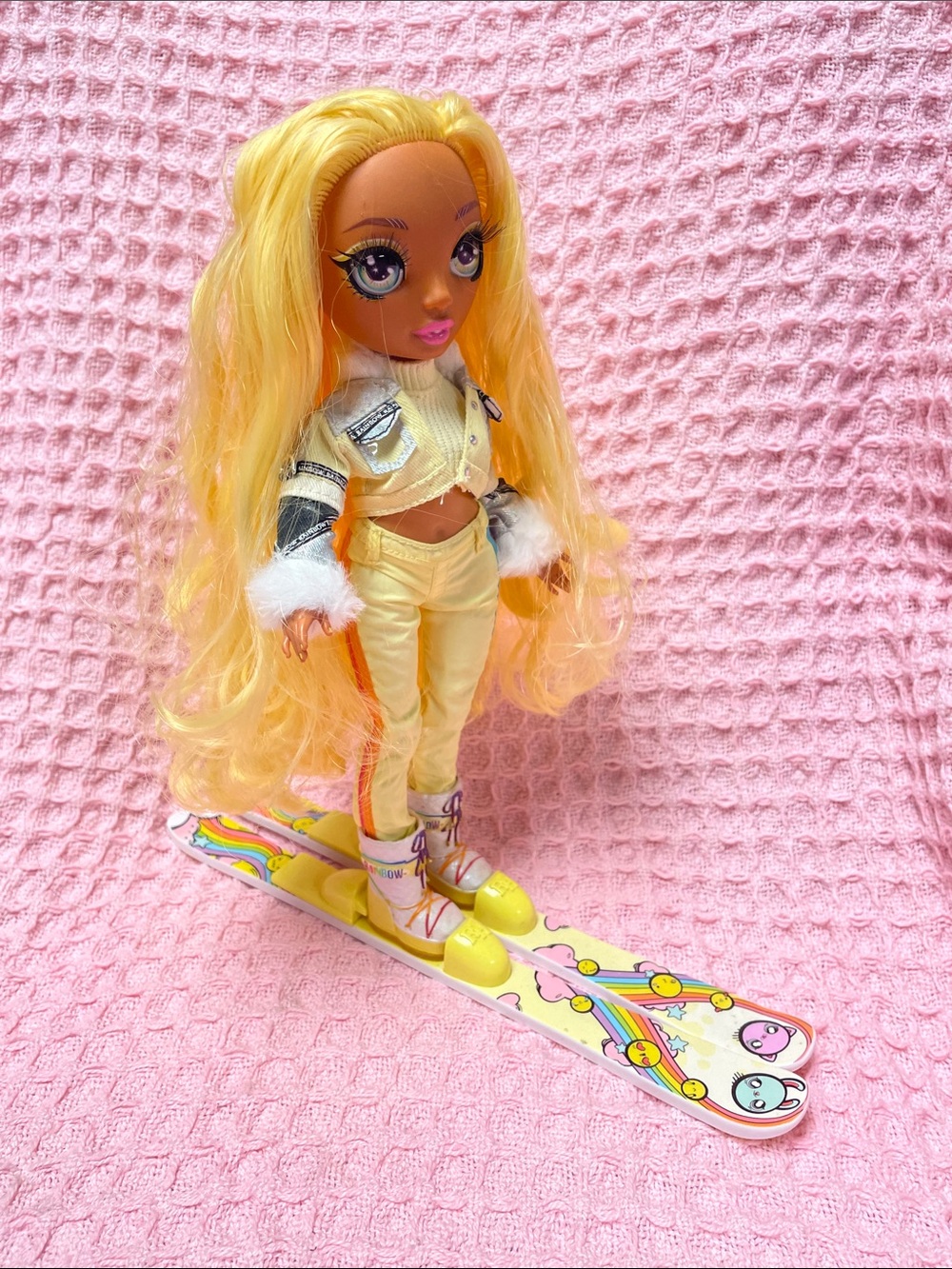 Rainbow High -  Sunny Madison Doll, Long Yellow blonde Hair yellow clothing